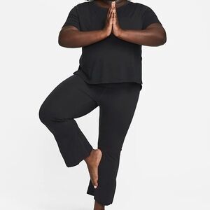 New🌿 Nike Yoga Dri-FIT Luxe Tight Fit cropped